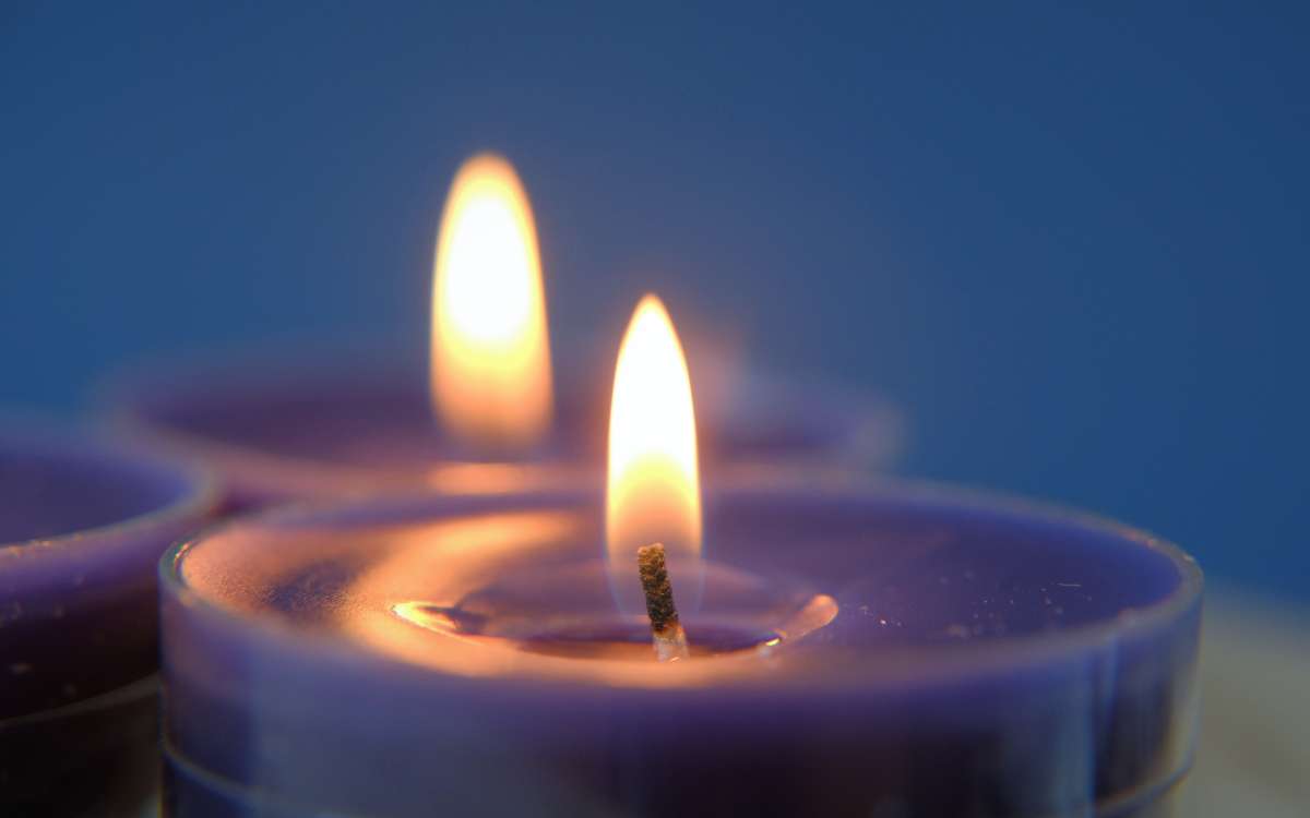 Can Candles Heat a Room Featured Image